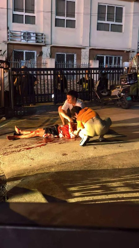 突发！6月14日，四川江油圣明国际，发生砍人事件一男子浑身是血、倒地不起查看原文突发！6月14日，四川江油圣明国际，发生砍人事件一男子浑身是血、倒地不起查看原文
