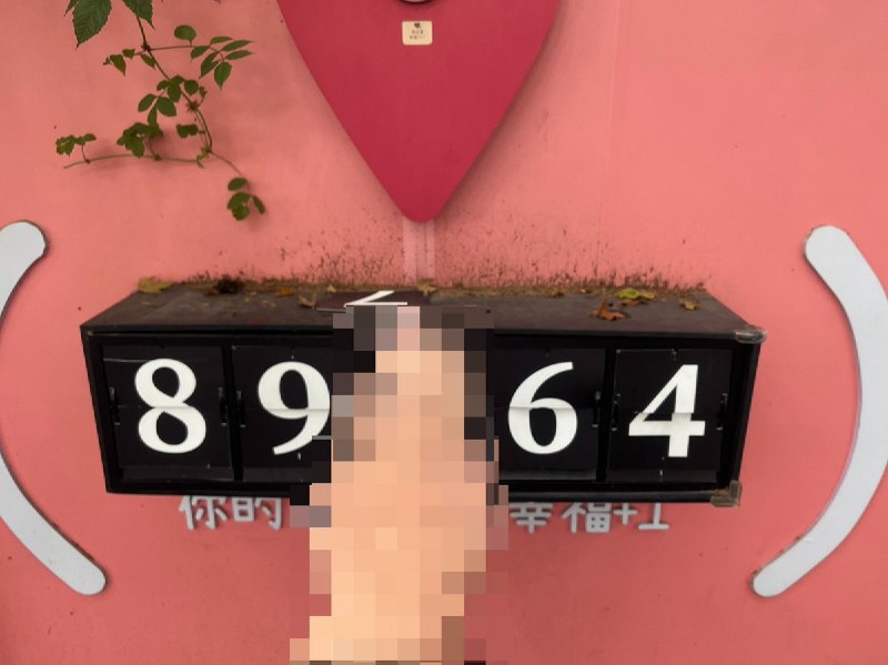网友投稿上海番禺路，纪念六四37周年查看原文