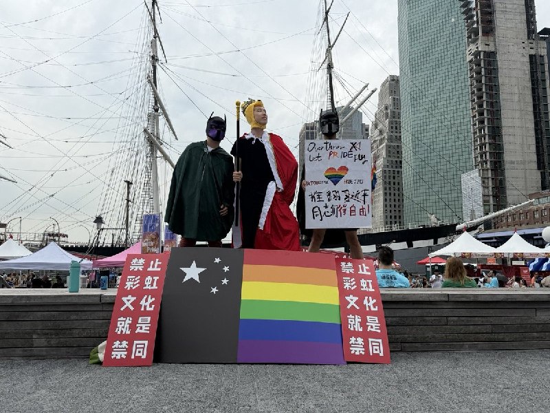 网友投稿6月27日，纽约彩虹游行现场查看原文网友投稿6月27日，纽约彩虹游行现场查看原文