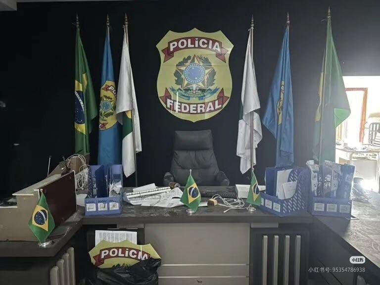 “上海公安局”“新加坡邻里警局””法新社“现身柬埔寨电诈园泰国军方2月2日透露，去年泰柬边境冲突期间，泰国军方攻占了位于柬埔寨边境小镇奥斯马附近的电诈园区，并在园区内缴获大量跨国诈骗证据，包括假冒各国警察局的道具场景和诈骗对话cosplay脚本等查看原文“上海公安局”“新加坡邻里警局””法新社“现身柬埔寨电诈园泰国军方2月2日透露，去年泰柬边境冲突期间，泰国军方攻占了位于柬埔寨边境小镇奥斯马附近的电诈园区，并在园区内缴获大量跨国诈骗证据，包括假冒各国警察局的道具场景和诈骗对话cosplay脚本等查看原文