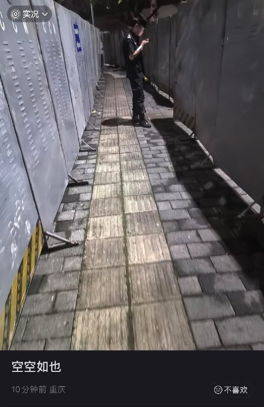 6月12日凌晨，重庆大石坝街道附近已看不到明显人群聚集