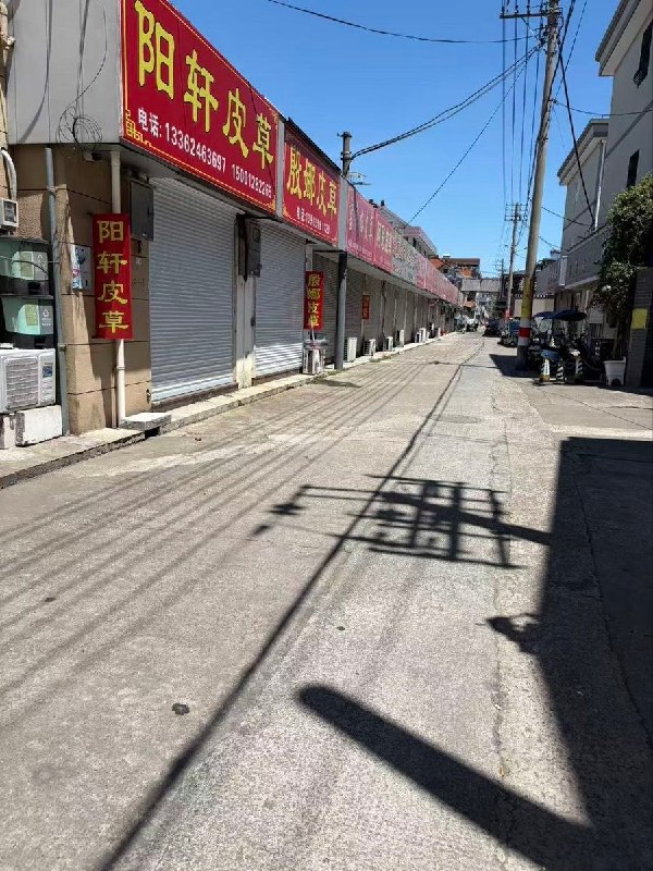 网友投稿：近日，浙江宁波余姚朗霞街道大量店铺关门避检