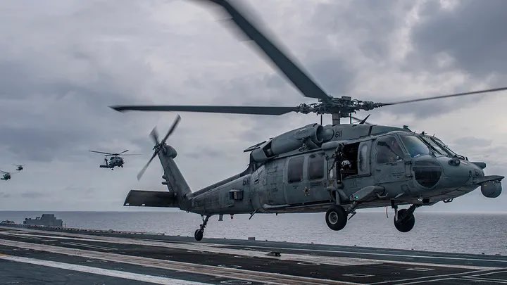 突发据福克斯新闻报道，10月27日，美军尼米兹号航空母舰上的一架直升机和一架战斗机在中国南海坠毁