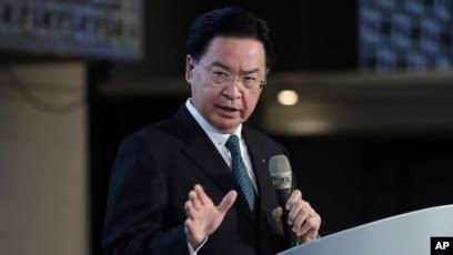 吴钊燮：台湾降低对中依赖，今年经济预计增长约11%10月20日，台湾国安会秘书长吴钊燮在台北一场国际研讨会上表示，台湾自2016年起降低对中国大陆的依赖，受到中国产能过剩的冲击较小，今年经济增长预计达11%或略高