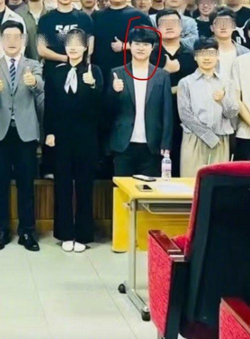 8月26日，有网友梳理了“韩国中国女留学生遇害案”的案件时间线：今年6月，文文从韩国大邱加图立大学硕士毕业，回国后已拿到心仪的工作offer，只差一纸证书办入职