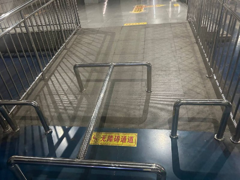 网友投稿：宝鸡南站的某处无障碍通道查看原文
