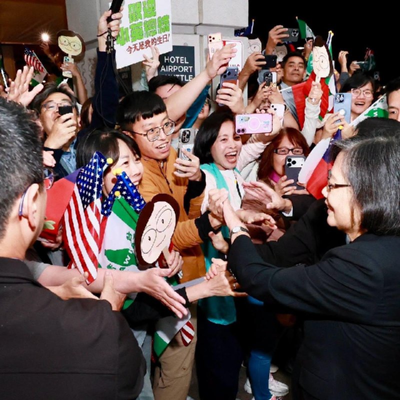 蔡英文卸任后首次访美，旧金山会见裴洛西10月6日台湾前总统蔡英文卸任后首次访美，抵达加利福尼亚州后受到当地侨胞热烈欢迎