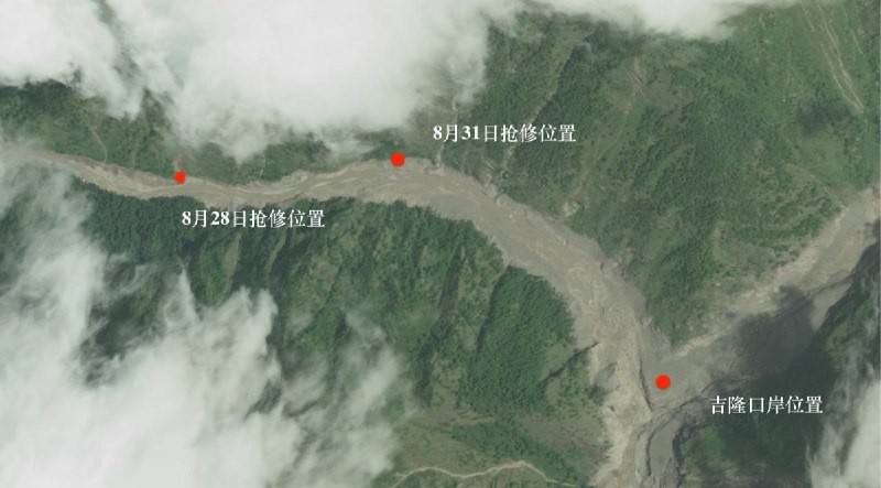 “国道216抢通还需时间”8月31日，央视直播航拍吉隆口岸216国道抢修现场，对比28日高清卫星图像显示，道路修筑向前艰难推进约1公里
