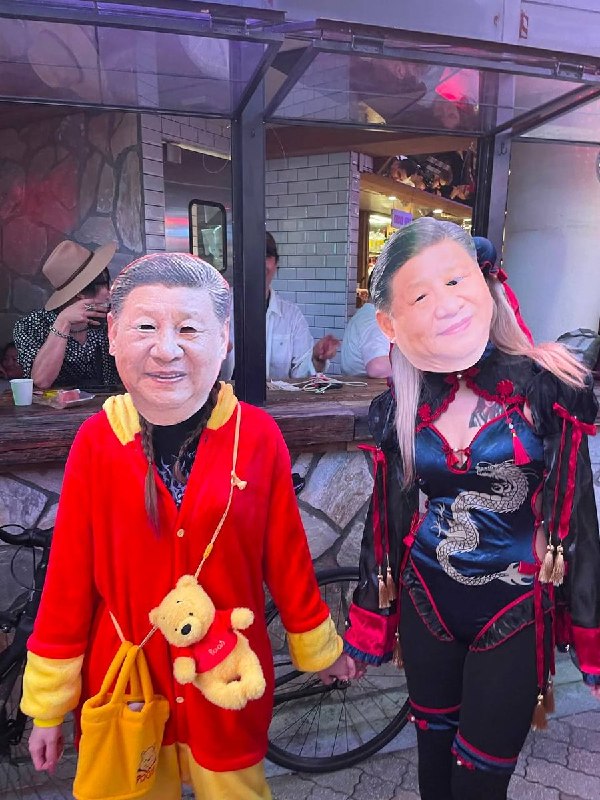 10月31日，日本东京涩谷街头万圣节活动现场：查看原文10月31日，日本东京涩谷街头万圣节活动现场：查看原文