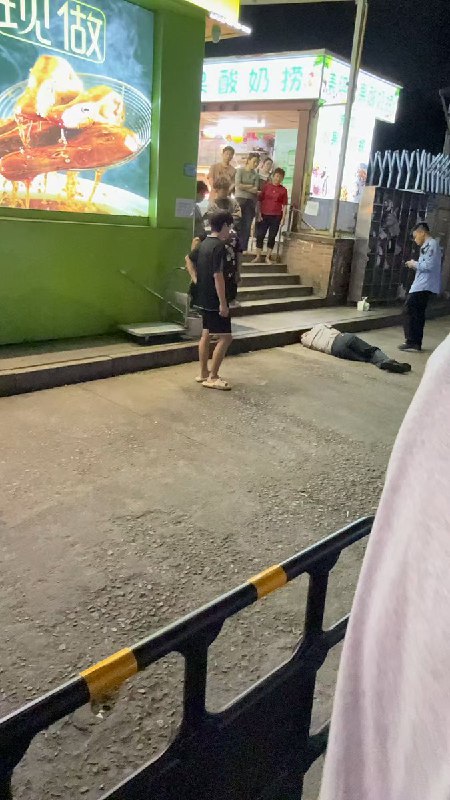 网友投稿10月25日，广东科技学院南城校区发生冲突