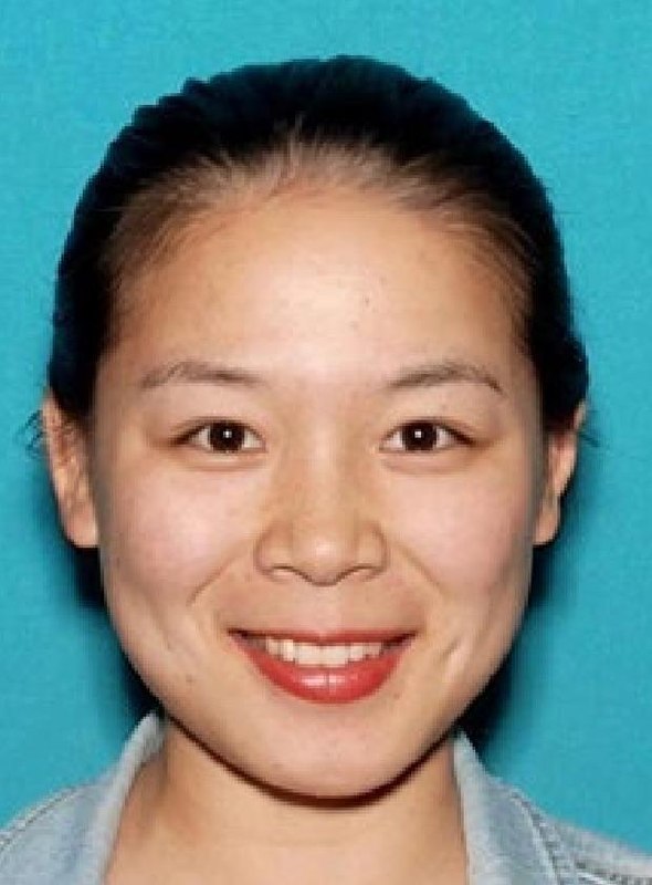中国间谍在美国监视赖清德之子，登机离开美国前当场被捕10月4日，据美国媒体报道，美国联邦调查局在洛杉矶国际机场逮捕加州地产经纪人张婉莹（Wanying 