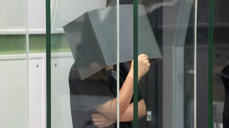 从北大医学硕士到迷奸群“用药顾问”：邵之霆一审获刑5年7月8日，德国柏林法院对“德国老司机驾校”Telegram迷奸案成员邵之霆作出一审判决，判处有期徒刑5年