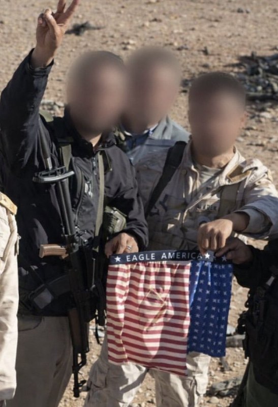 虽然伊朗未能阻止美国飞行员被救走，但也不是一无所获，至少抓捕了一件印有美国国旗的内裤