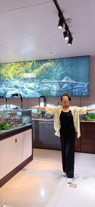 呼和浩特恒大文旅城业主维权被拘后一人死亡网友投稿：8月10日，内蒙古呼和浩特恒大文化旅游城部分烂尾楼业主前往和林格尔新区维权，期间有业主被拘留