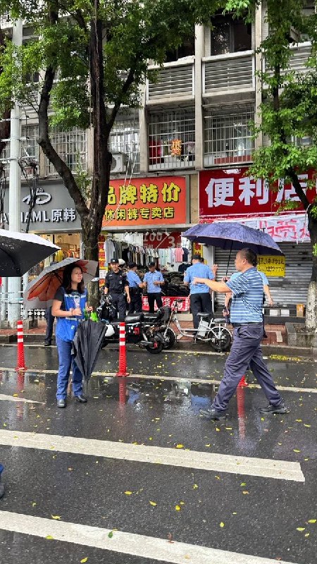 8月31日，广东广州荔湾区中山八路附近疑似发生一起持刀伤人事件