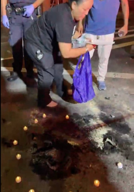 纽约当地时间7月3日晚9时30分左右，在联合国总部外洛嘉朗增自焚事发地点，大量藏人聚集举行抗议活动