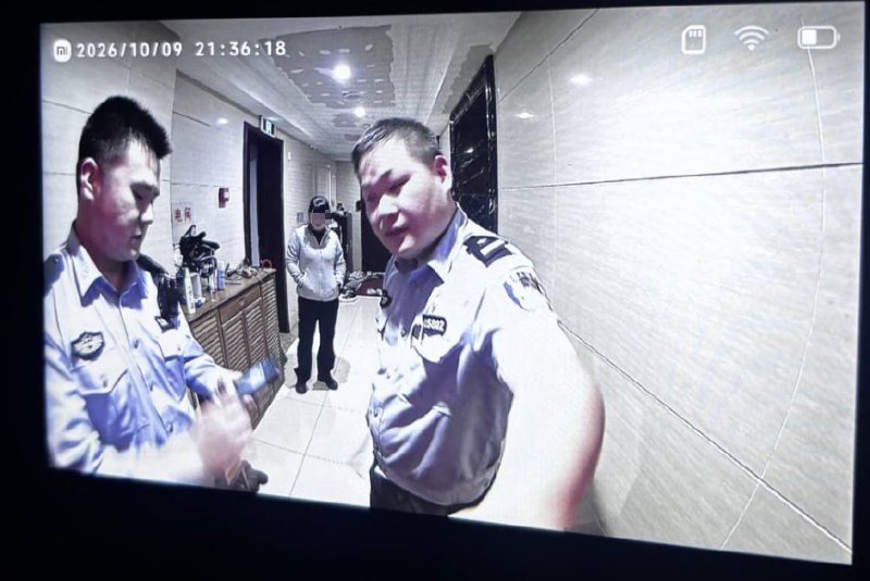 网友投稿：10月9日，警方在浙金中心及章家坝接访点部署大量警力，部分维权者仅因在维权群内发布“团结一心，永不放弃”等言论，便遭多批警力深夜上门滋扰