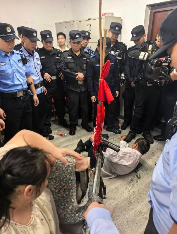 9月15日，因欢乐爱家超市“天中行卡”疑似暴雷及涉嫌非法集资，河南驻马店市驿城区爱家迪士尼店发生大规模群体性维权事件