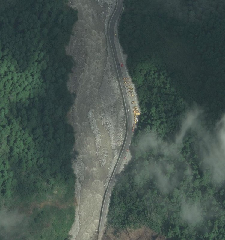 吉隆口岸救援道路还未打通8月28日，空间情报与地球观测 AI 平台服务商Vantor在社交媒体公开了吉隆口岸及相关流域超清卫星照片