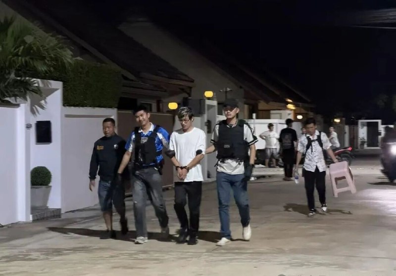 一名中国33岁籍男子在泰国的家中被捕，警方在其家中缴获大量军火