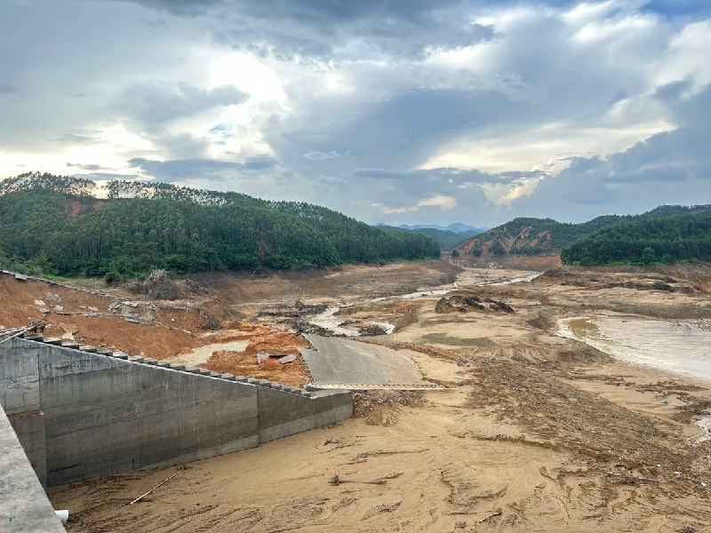 8月16日，广西一名网友发布镇龙乡附近甘道村洪灾后的照片