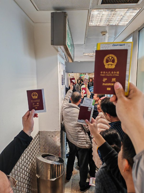 1月31日，一名前往埃及的中国游客反映，在开罗机场出境时被专门拦下，他旅游十天没带烟草酒水，却被海关要求重检