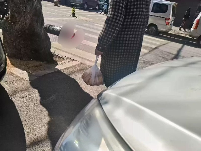 4月4日，网传沈阳市太原街发生一起恶性杀人事件，一名男子的头颅被人砍下，尸体就横卧在大街上