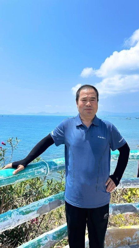 59岁绿化工提节水建议后被职场霸凌，三天后在62人工作群留言后坠亡7月22日，新疆乌鲁木齐59岁绿化工李某平向项目经理反映园区浇水浪费问题