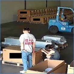 美司法部起诉超微电脑高管 涉25亿美元AI服务器对华走私案3月19日，据路透社报道，美国司法部公布一项起诉书，指控超微电脑三名相关人员涉嫌违反出口管制规定，将搭载高性能英伟达图形处理器（GPU）的人工智能服务器非法转运至中国