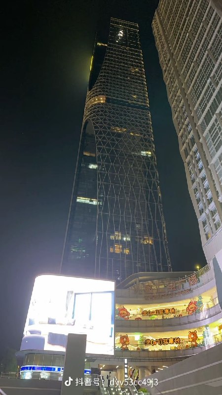 4月25日，一名博主探访了位于深圳核心区的“兆鑫汇”写字楼