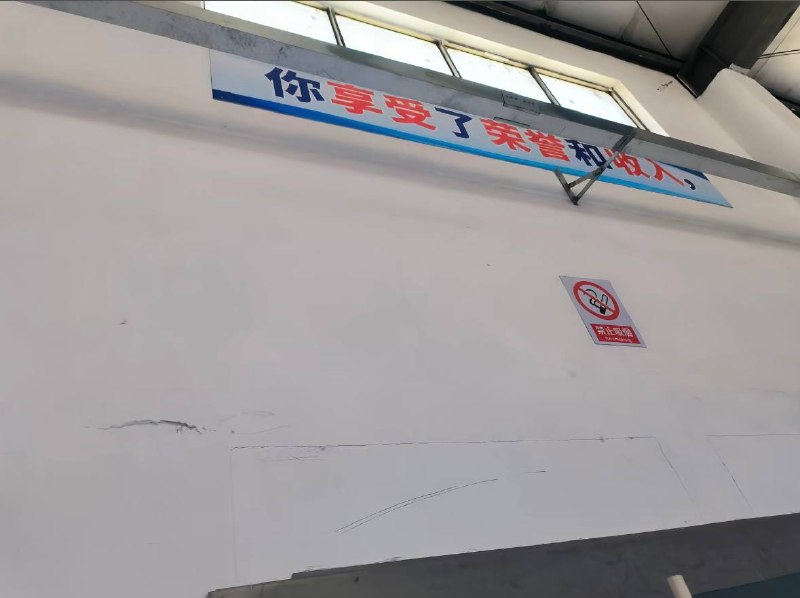 7月17日，有网友发帖展示了上海杰艺幕墙工程有限公司的生产车间