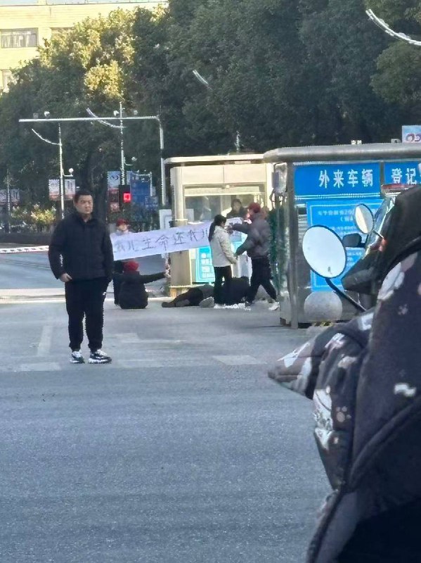 网友投稿：安徽工程大学一名大学生在校内参与“猫鼠游戏”时不幸溺水身亡