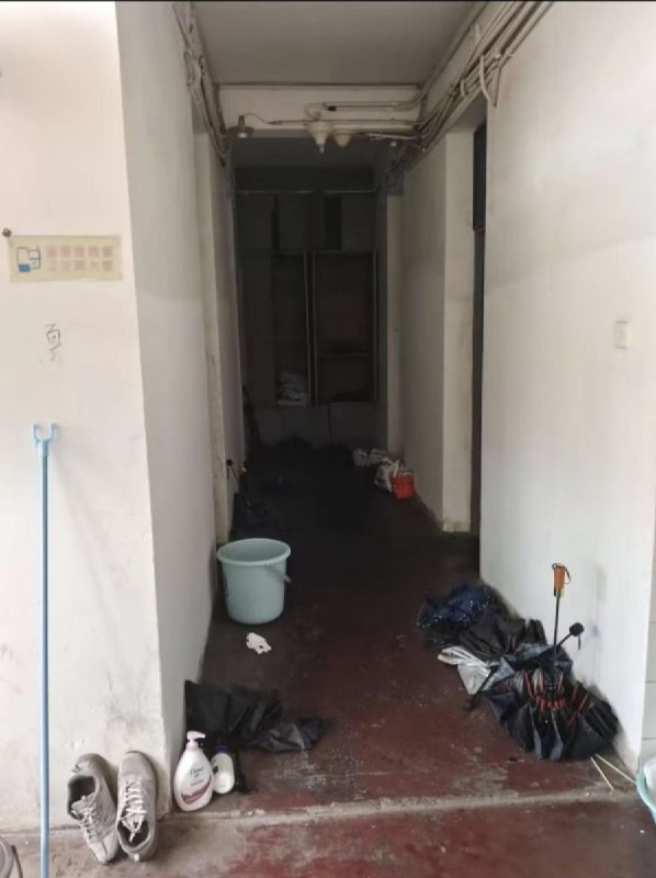 网友投稿：“华东交通大学军山湖校区（进贤校区），宿舍招生图和实物图，堪比卖家秀卖家秀”李老师我们只能求求你们了，让大家看到大学不比高中压榨学生，他们的手段很老辣