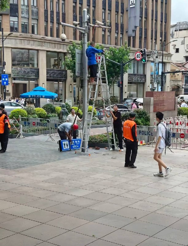 后续：8月26日上午，厕所路牌已被华为方面动态清零