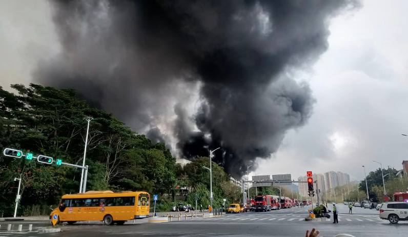 4 月 14 日 ，深圳比亚迪坪山园区一立体车库发生火情，官方回应称无人员伤亡