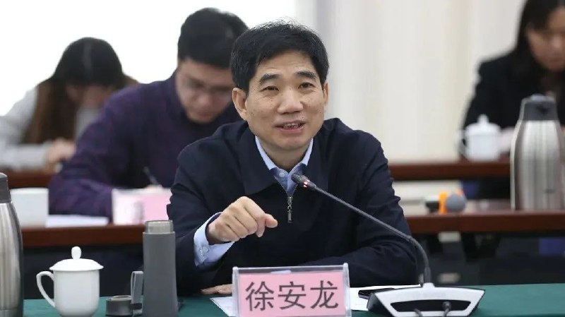 “耿同学”打假北京中医药大学原校长徐安龙7月2日，知名科研打假博主“耿同学”发布视频，质疑北京中医药大学原校长徐安龙署名的一篇论文存在严重数据造假问题