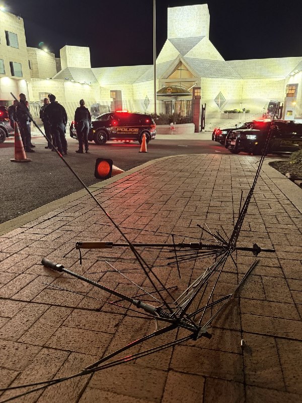 当地时间9月24日晚，美国华盛顿特区中国使馆外，抗议者被中方人员袭击
