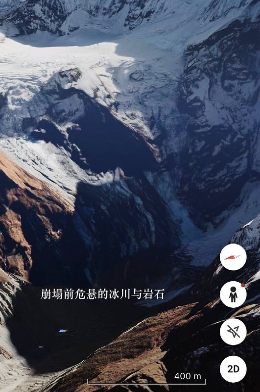 8月27日，网友发布中国一侧拍到的大规模崩塌的蓝塘里壤峰（海拔7227米），并表示“半座山塌方下去了”