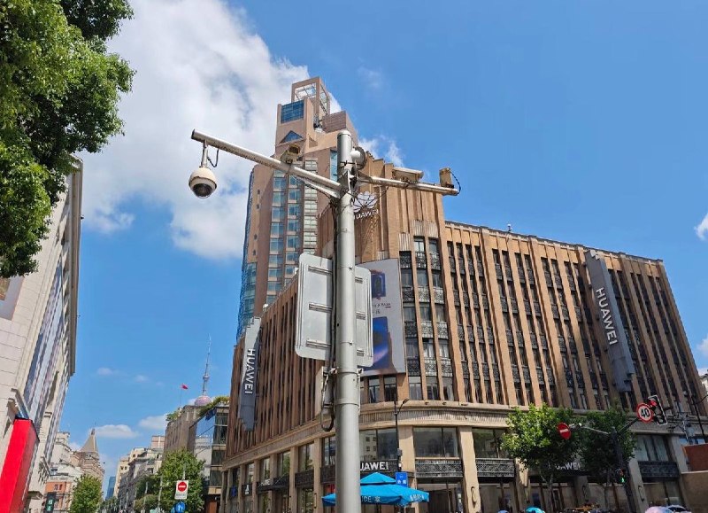 后续：8月26日上午，厕所路牌已被华为方面动态清零