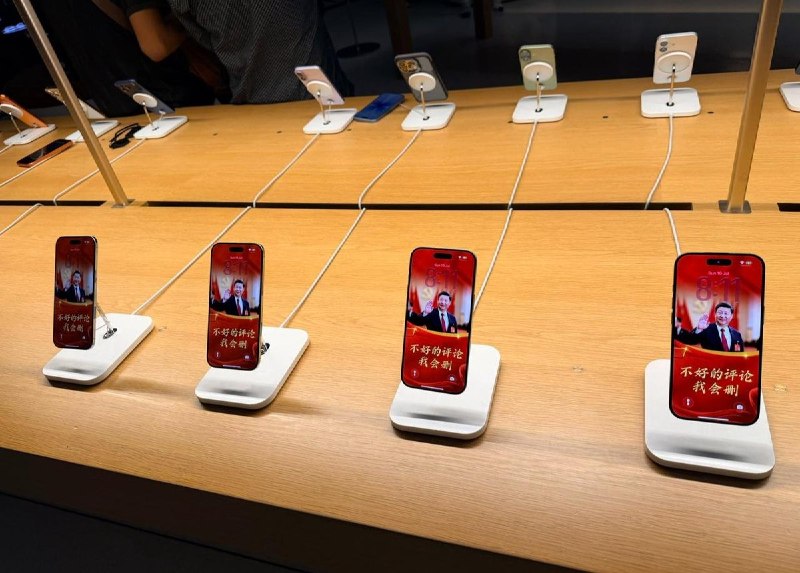 网友投稿：某地Apple Store门店里的样机查看原文