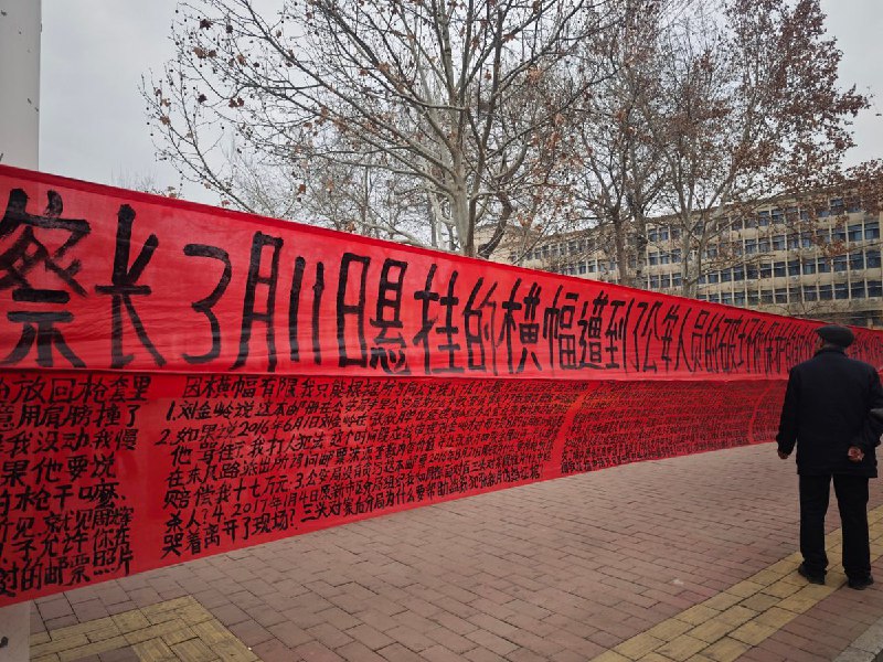 网友投稿：3月14日中午，河北保定青年路与东风路交叉口处，市纪委附近