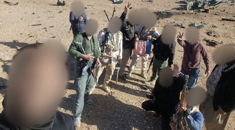 虽然伊朗未能阻止美国飞行员被救走，但也不是一无所获，至少抓捕了一件印有美国国旗的内裤