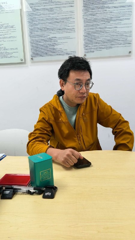 RT @Cyberxinfang: 上海维权人士沈艳秋：家人遭冒称“街道平安办”的外包人员骚扰恐吓，报警后涉事人员被放走 上海维权人士沈艳秋 @shenyanqiu2019…查看原文RT @Cyberxinfang: 上海维权人士沈艳秋：家人遭冒称“街道平安办”的外包人员骚扰恐吓，报警后涉事人员被放走 上海维权人士沈艳秋 @shenyanqiu2019…查看原文