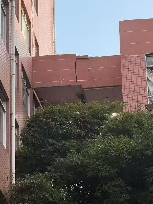 9月30日，云南昆明市盘龙区发生4.3级地震导致当地多处建筑严重受损