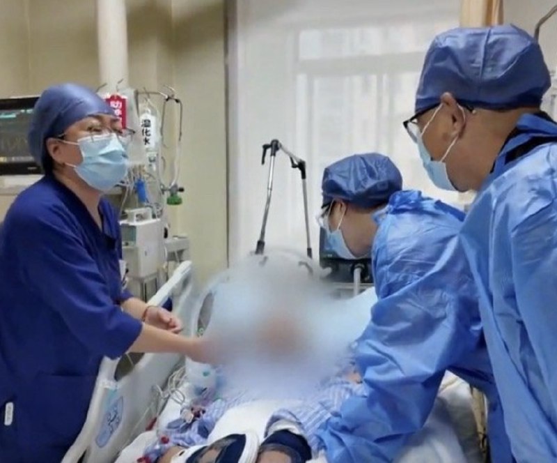 男子网购中药自行服用后，中毒身亡近日，上海一名35岁男子六年前患糖尿病，一直网购多种中药来试图降血糖，最近终于买到一种“江油附片”中药，自行泡热水服用，卒